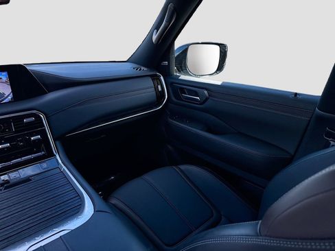 Used 2025 Nissan Armada SL w/ Captain's Chari Seat Package image 27