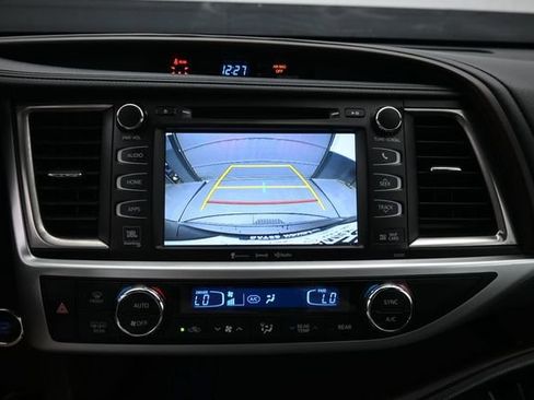 Used 2019 Toyota Highlander Limited AWD/4WD image 18