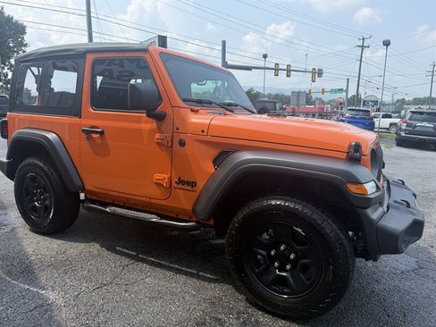 Used 2025 Jeep Wrangler Sport AWD/4WD image 5
