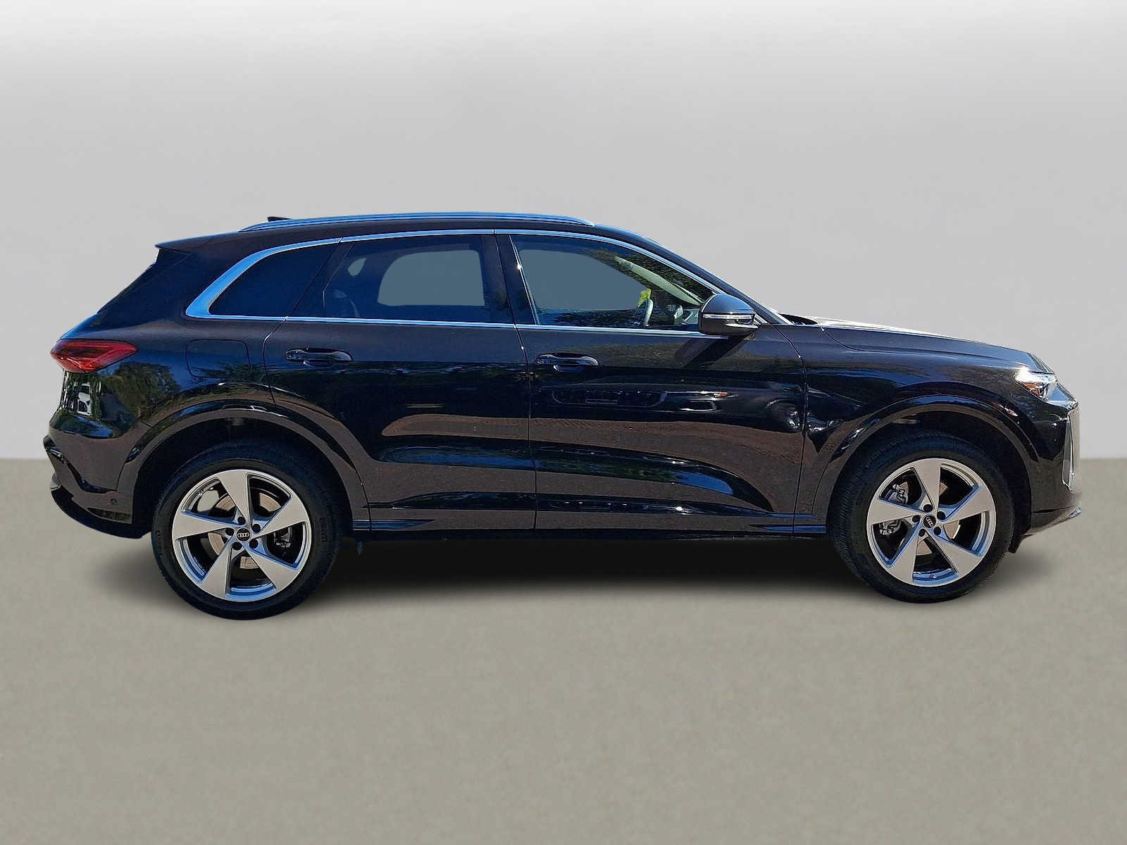 Certified 2025 Audi Q5 Premium Plus AWD/4WD image 32