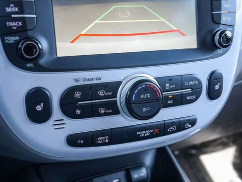 Used 2016 Kia Soul EV FWD image 21