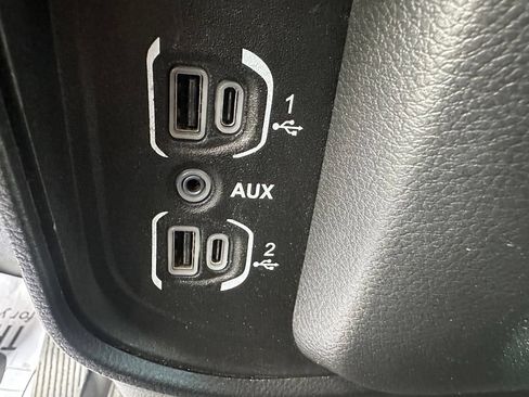 Used 2019 RAM 1500 Laramie AWD/4WD image 28
