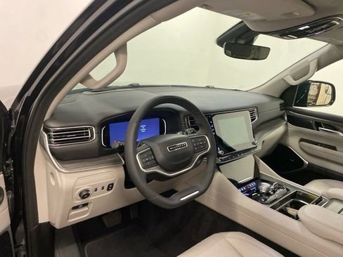 Certified 2024 Jeep Wagoneer L Series III w/ Premium Group I AWD/4WD image 8