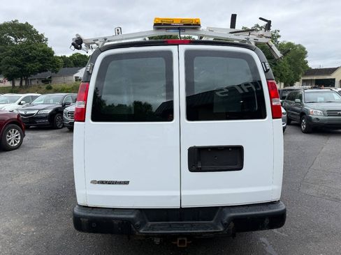 Used 2020 Chevrolet Express 3500 Extended w/ Driver Convenience Package RWD image 6