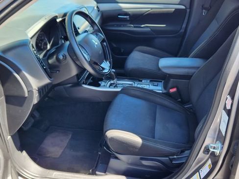 Used 2018 Mitsubishi Outlander SE AWD/4WD image 12