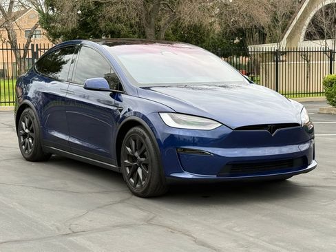 Used 2022 Tesla Model X image 3