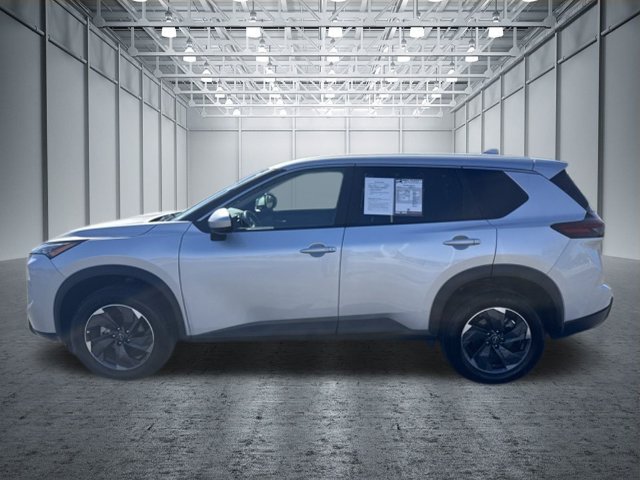 Used 2025 Nissan Rogue SV AWD/4WD image 2