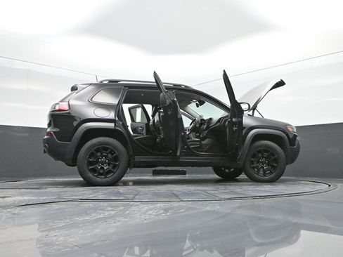Used 2019 Jeep Cherokee Trailhawk w/ Cold Weather Group image 49