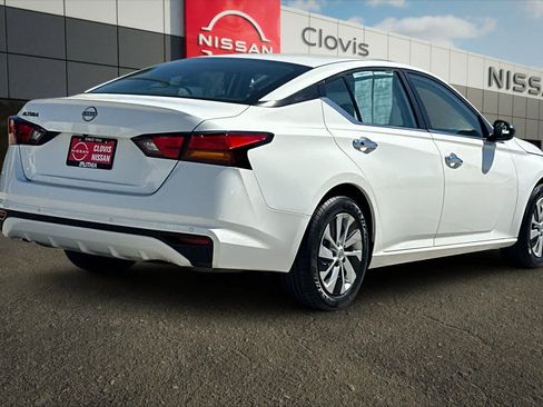 Used 2024 Nissan Altima 2.5 S FWD image 3