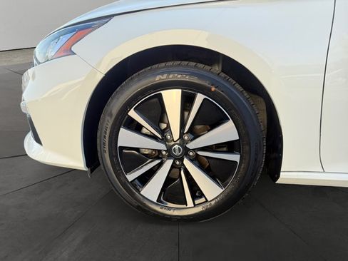Used 2022 Nissan Altima 2.5 SV AWD/4WD image 9