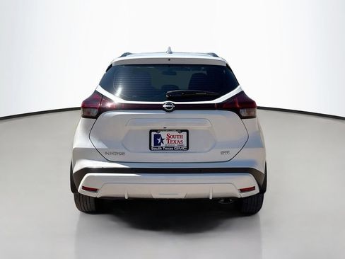Used 2023 Nissan Kicks SR FWD image 6