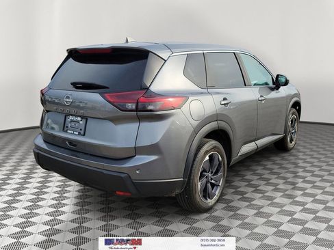 Used 2025 Nissan Rogue SV image 4