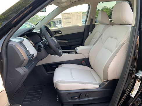 New 2026 Nissan Pathfinder SL w/ SL Premium Package FWD image 21