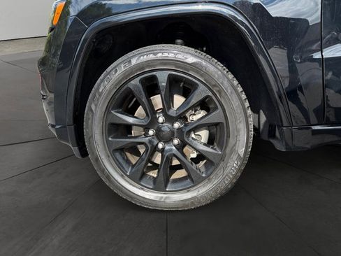 Used 2022 Jeep Grand Cherokee Laredo X AWD/4WD image 9
