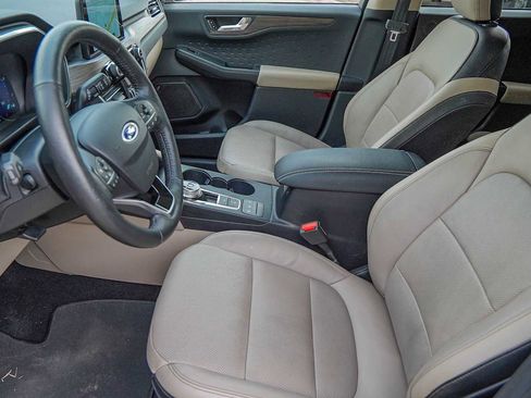 Used 2020 Ford Escape Titanium image 10