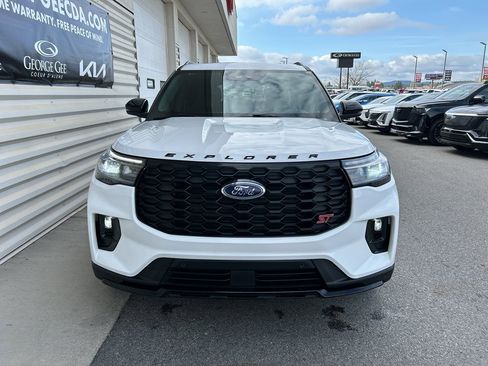Used 2025 Ford Explorer ST AWD/4WD image 2