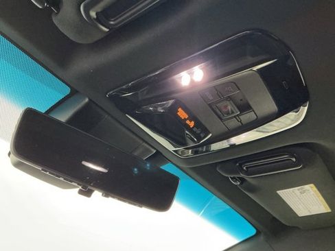 Used 2021 Toyota Venza Limited w/ Advanced Technology Package image 23