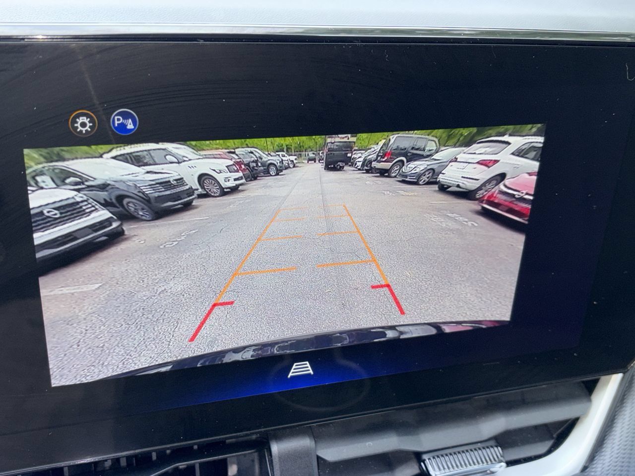 Used 2025 Chevrolet Equinox LT FWD image 4