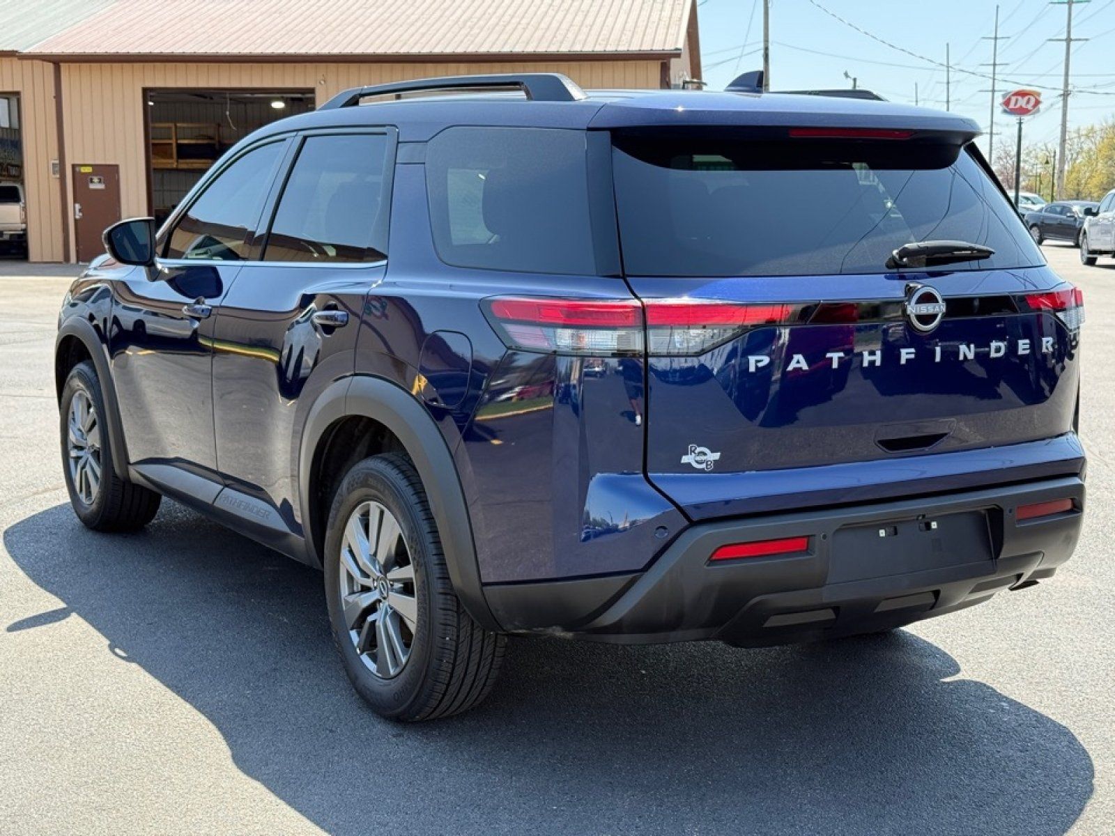 Used 2025 Nissan Pathfinder SV FWD image 6