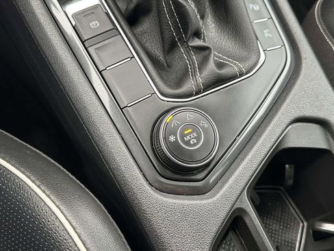 Certified 2024 Volkswagen Tiguan SEL R-Line image 34