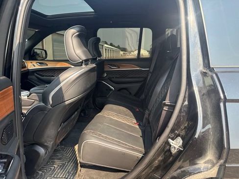 Used 2025 Jeep Grand Cherokee Summit AWD/4WD image 6