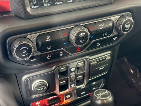 Used 2019 Jeep Wrangler Unlimited Rubicon AWD/4WD image 17