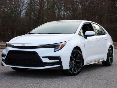 Used 2025 Toyota Corolla SE image 1