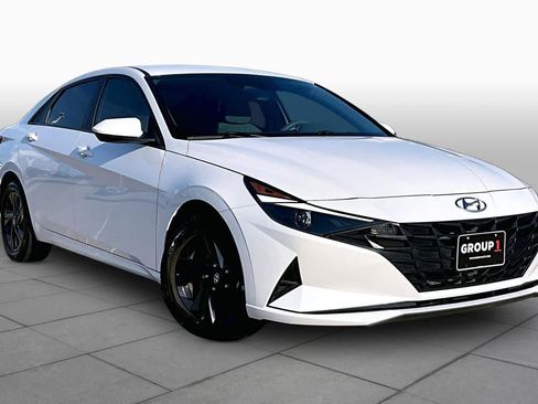Used 2022 Hyundai Elantra SEL w/ Cargo Package FWD image 3