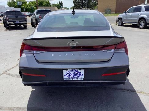 Used 2025 Hyundai Elantra Sport FWD image 13