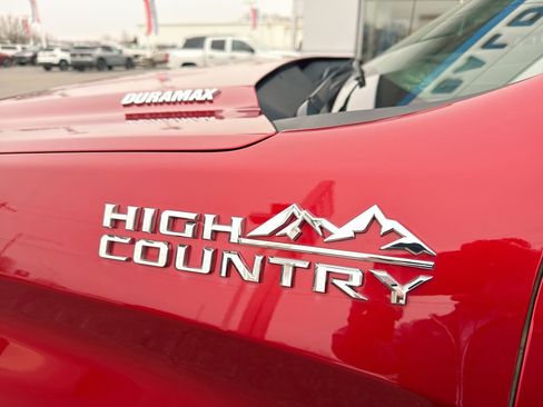 Used 2023 Chevrolet Silverado 1500 High Country w/ Z71 Off-Road Package AWD/4WD image 10