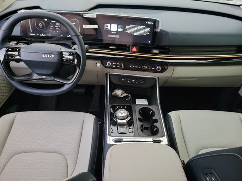 New 2027 Kia Carnival SX Prestige FWD image 9