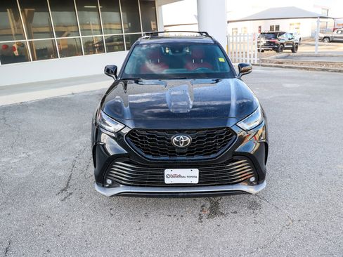 Used 2023 Toyota Highlander XSE image 4