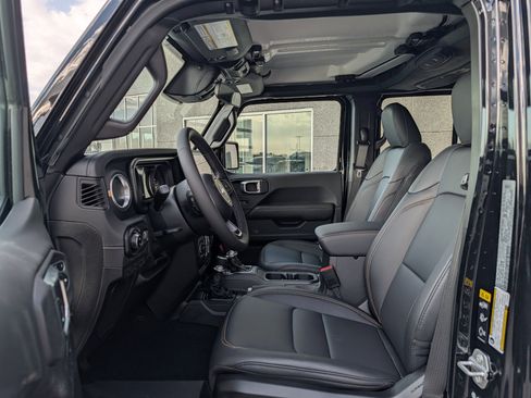 New 2026 Jeep Gladiator Sahara image 5