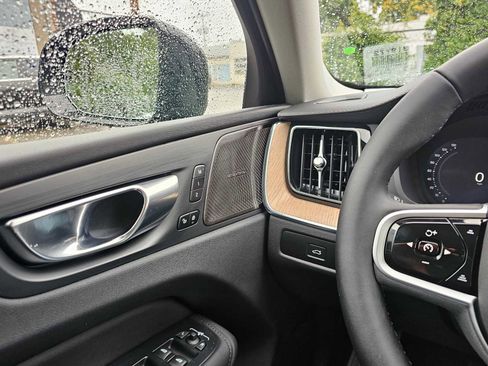 New 2026 Volvo XC60 B5 Ultra w/ Protection Package Premier image 28