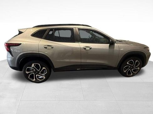 Used 2024 Chevrolet Trax RS w/ Sunroof Package image 8