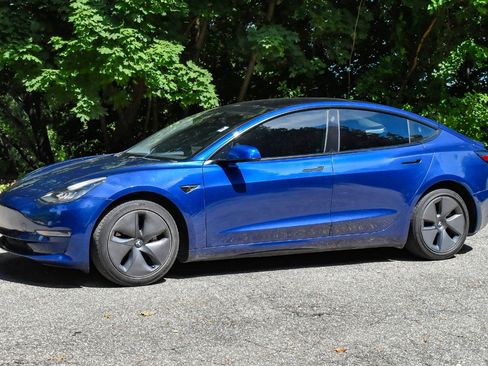Used 2022 Tesla Model 3 Long Range AWD/4WD image 2