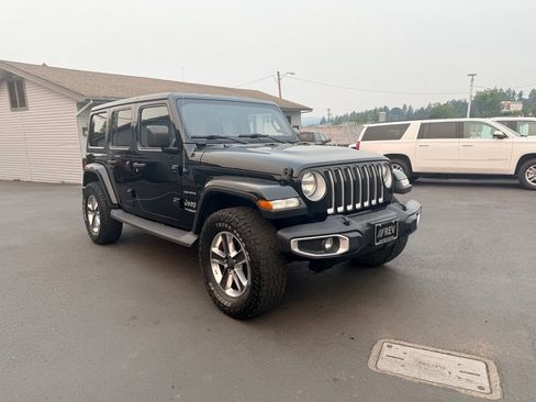 Used 2019 Jeep Wrangler Unlimited Sahara w/ Uconnect 4C Nav & Sound Group AWD/4WD image 7
