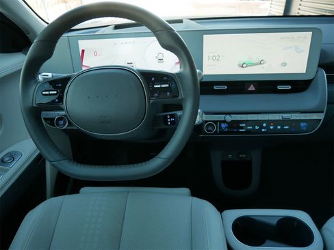 Used 2024 Hyundai Ioniq 5 Limited image 15