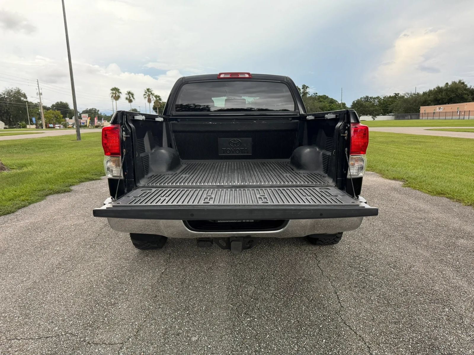 Used 2013 Toyota Tundra 4x4 CrewMax w/ Tow Pkg image 7
