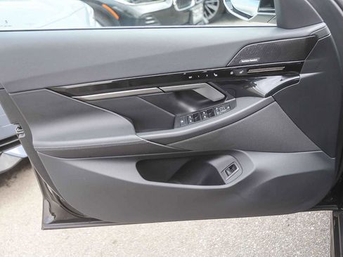 Certified 2025 BMW 530i image 17