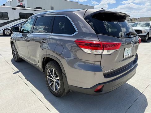 Used 2019 Toyota Highlander XLE AWD/4WD image 5
