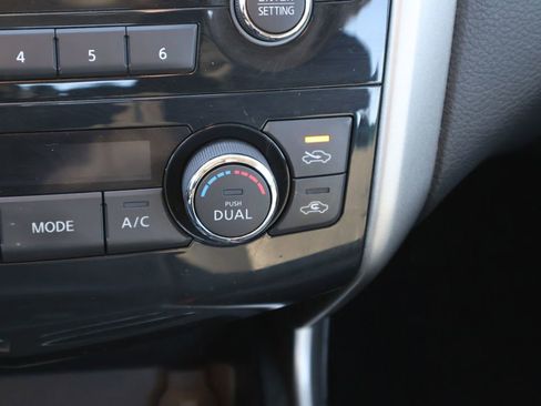 Used 2015 Nissan Altima 2.5 SV image 27