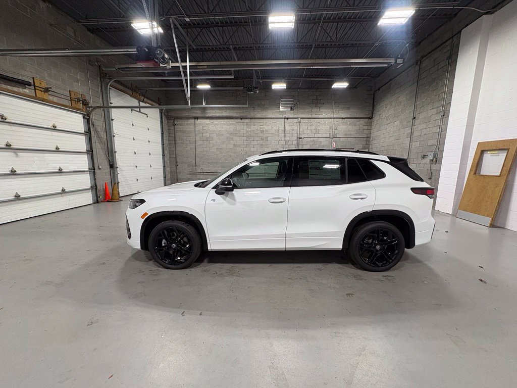 New 2026 Volkswagen Tiguan SE R-Line AWD/4WD image 2