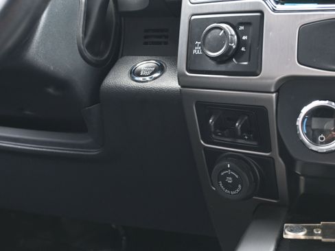 Used 2022 Ford F350 Platinum w/ FX4 Off-Road Package AWD/4WD image 37