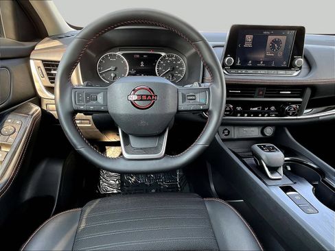 Certified 2026 Nissan Rogue SV AWD/4WD image 11