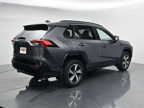 Used 2021 Toyota RAV4 SE w/ Weather & Moonroof Package AWD/4WD image 8