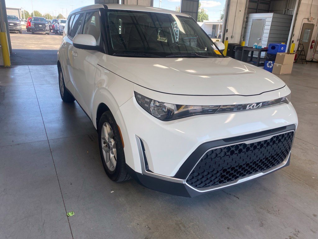 Used 2023 Kia Soul LX w/ LX Technology Package FWD image 1