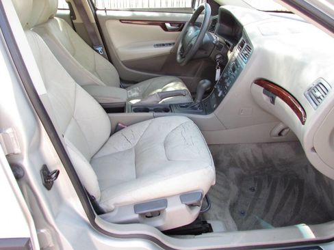 Used 2001 Volvo V70 image 21