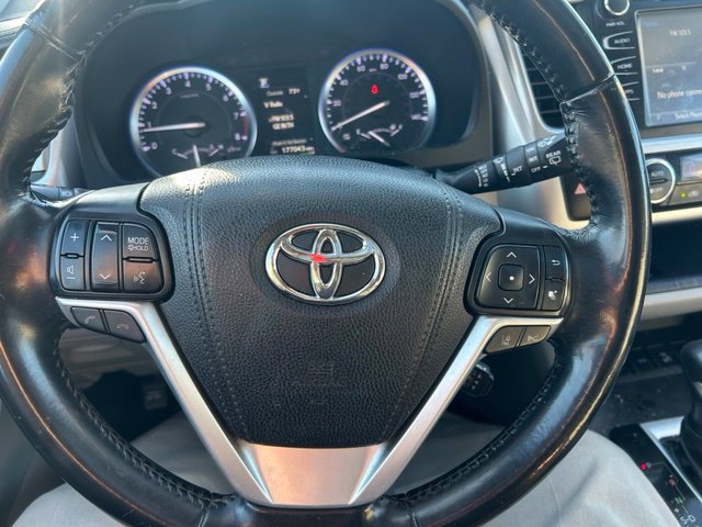 Used 2017 Toyota Highlander XLE AWD/4WD image 15