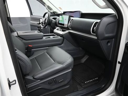 Certified 2026 Ford Expedition Active AWD/4WD image 17